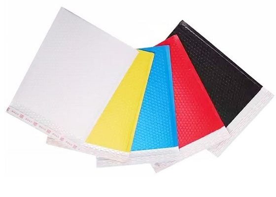 Εξατομικευμένος χρωματισμένος όγκος Mailers φυσαλίδων με την ταινία PE για τη μικρή συσκευασία δεμάτων